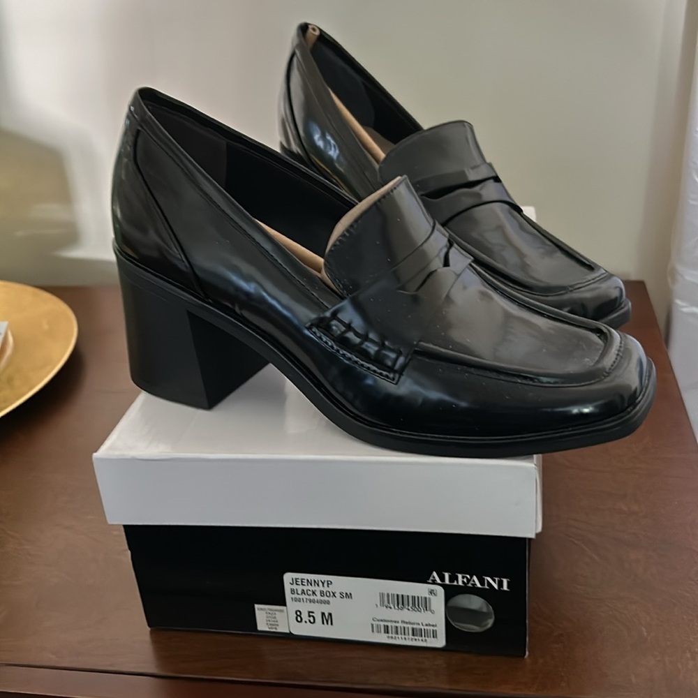 NWT Alfani Heeled Loafer 8.5